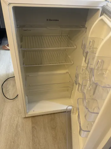 Vende Frigobar
