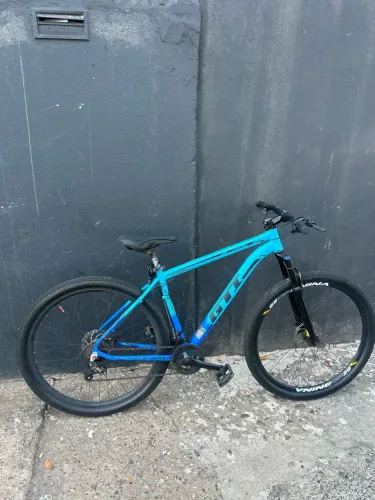 Bicicleta aro 29 semi nova!