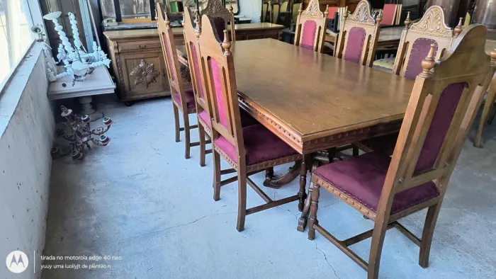 mesa com 08 cadeiras e buff