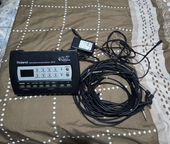 Módulo Roland TD3 com fonte e cabos