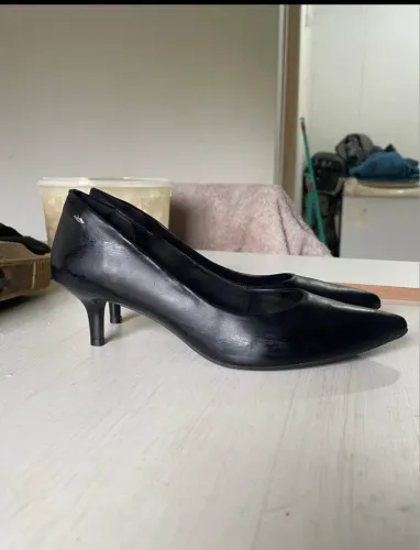 Scarpin Dakota couro n40