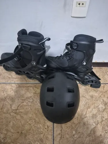Patins adulto com todos os acessórios. 