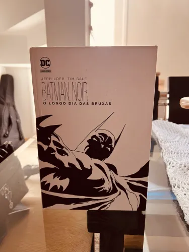 Batman Noir: Longo Dia Das Bruxas - Capa dura