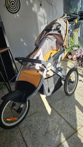 Carrinho de bebê JEEP