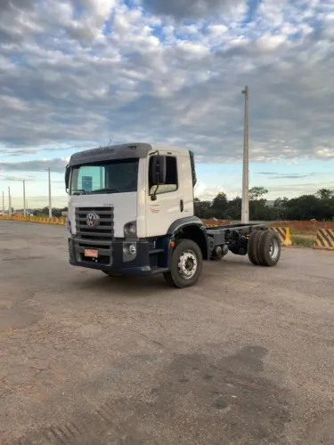 VW 17.280 Constellation 18/19 - Único Dono - No Chassi - Revisado