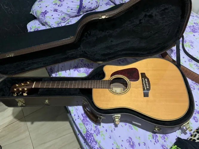 Vendo Violão takamine japones P5dc , ou troco com volta ! Em caso de troca ele sai 9500
