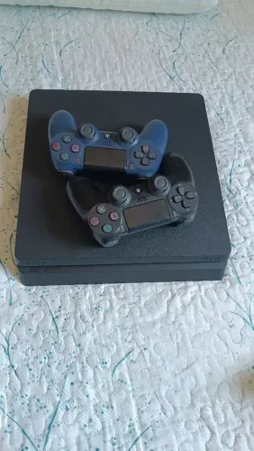 PS 4 slin