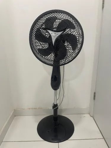 Ventilador de coluna Britânia de 6 pas 