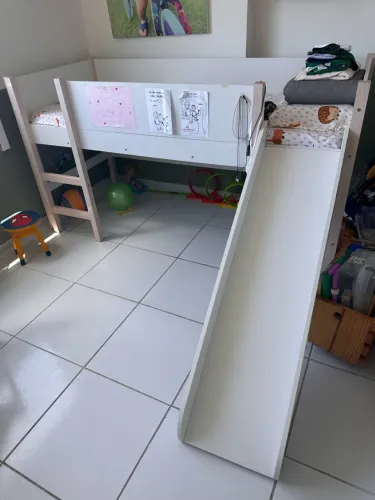 Cama infantil com escorrego