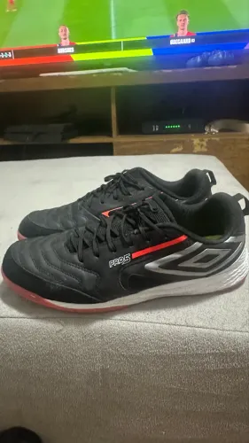 Chuteira Umbro PRO 5 Bump - TAM 45