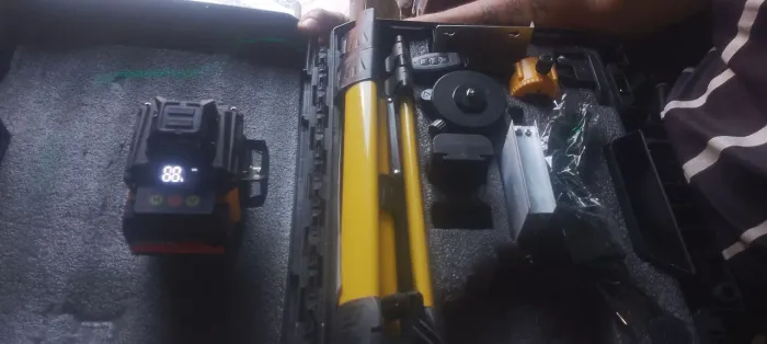 Vendo nível a laser nunca usado todo completo 2 bateria