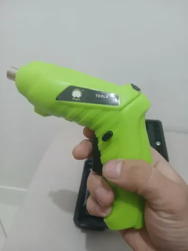 Vendo parafusadeira elétrica completa com mala e kit completo de ferramentas ? 