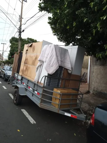Aluga-se Carretinha 3metros de cumprimento por um e meio de largura