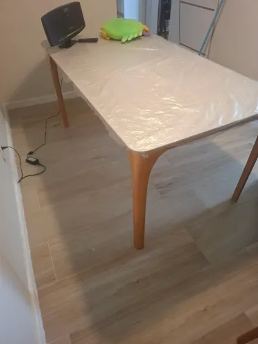 Mesa de jantar em MDF / Nova