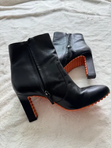 Bota Schutz Couro TAM 36