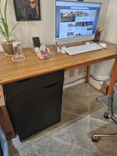 MESA DE ESCRITÓRIO, COM ARMÁRIO E GAVETA