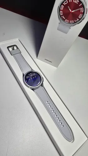 Samsung Galaxy Watch 6 Classic LTE 43mm - Estado de Novo + Pulseiras Extras