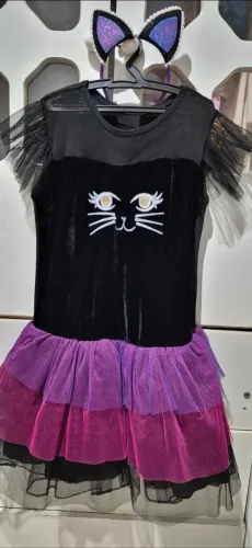 Desapego fantasia gatinha, acompanha a tiara de cabelo