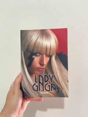 Livro Biográfico Lady Gaga