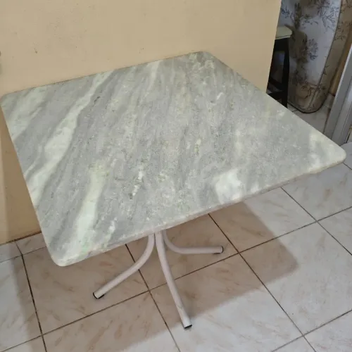 Mesa com 3 cadeiras