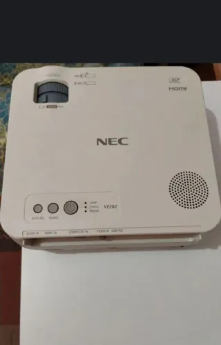 Projetor NEC ve 282 pouco usado em excelente estado 