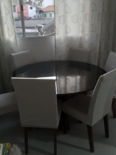 Mesa de jantar com 6 cadeiras 