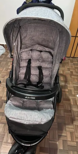 Vende-se carrinho de bebê