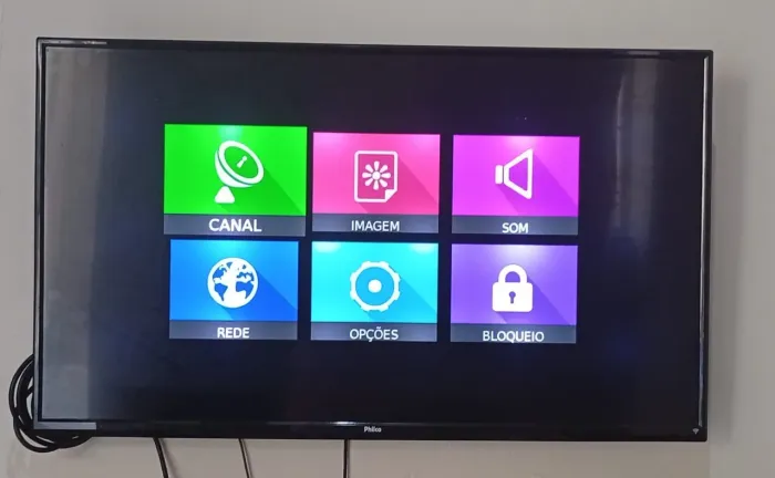 TV Philco 40 polegadas smartv Já com TV Box 