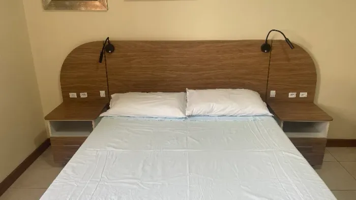 Conjunto Cabeceira e 2 Mesinhas laterais - NOVOS