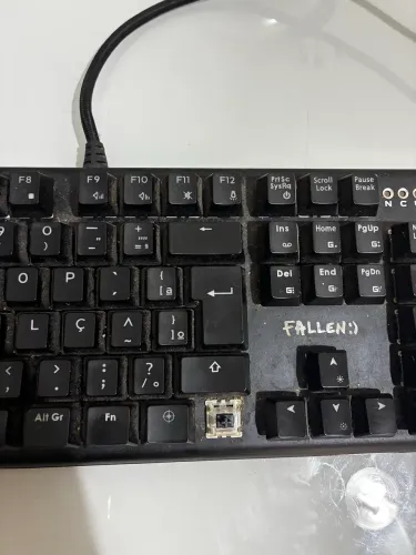 Teclado Gamer mecânico switch preto Falcão Peregrino GFallen