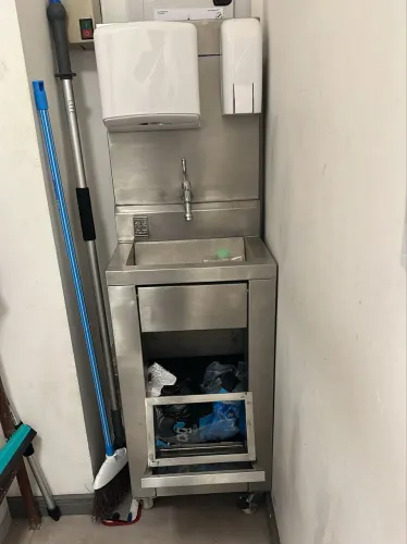 Vende-se pia portátil de inox.