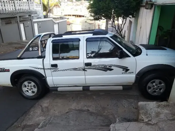 Chevrolet S10 P-up Colina 2.8 TDI 4x2/4x4 CD Dies. 2010