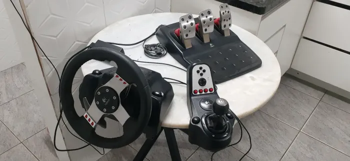 Volante Logitech G27 com Pedal Câmbio Completo