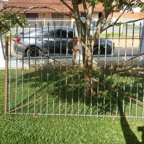 Vendo 2 portões de ferro