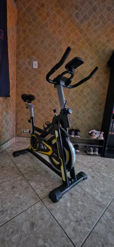 Bicicleta Spinning Com Roda De Inércia De 13kg Wct Fitness