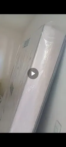 Cama de casal, colchão mais base.