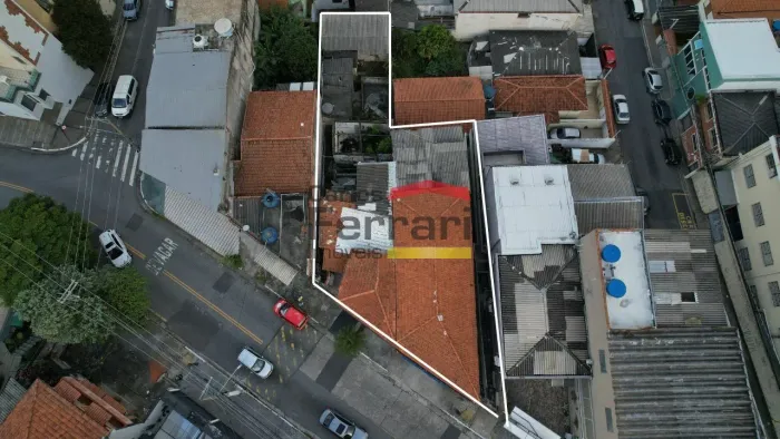 Área numa excelente localização para construtores que queiram construir prédio ou condomín