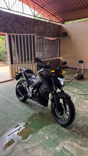 Honda CB 300F 2023 - 20.000 km - Excelente estado