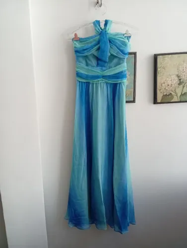 Vestido de festa, em organza, listado, tamanho 38.