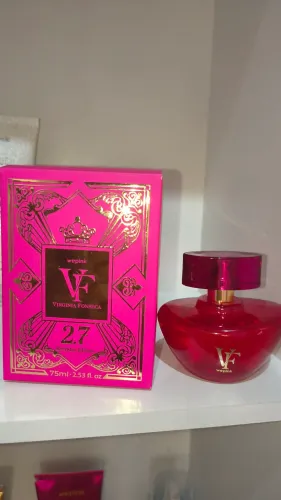 Roupas, calças,salto , perfume 