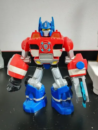 Brinquedo Optimus Prime Hasbro funcionando