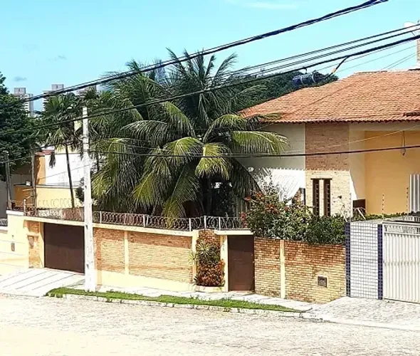 ALUGO LINDA CASA NO PARQUE DAS COLINAS EM ÓTIMA LOCALIZAÇÃO