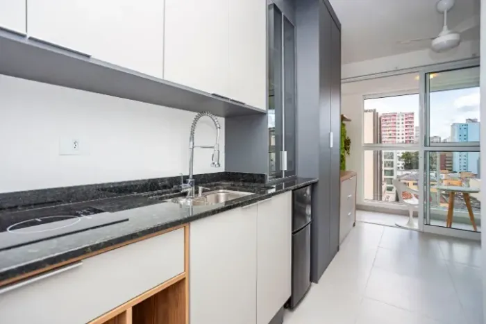 Apartamento com 1 dormitório para Alugar, por R$ 2.200,00/mês - Centro - Curitiba/PR