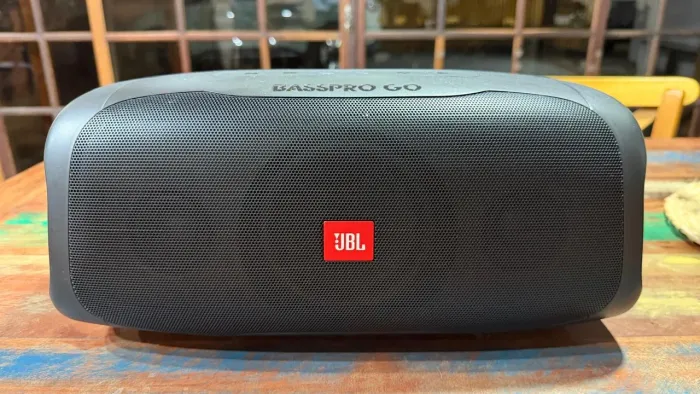 JBL BassPro Go - Subwoofer Ativo + Caixa de Som Bluetooth Portátil | Completo