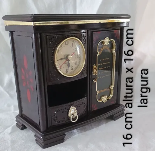 Caixa de música antiga para restauro.