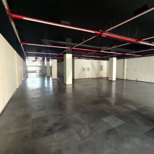 Loja comercial com 805,95m² de área privativa no bairro Partenon, em Porto Alegre, localiz
