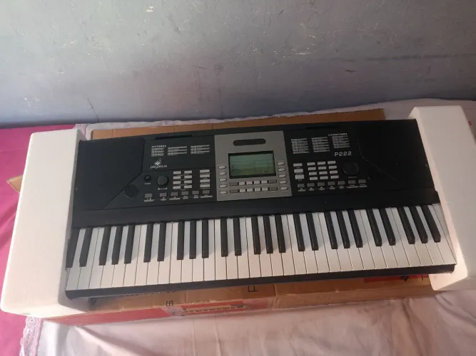 Vende se : teclado ?
