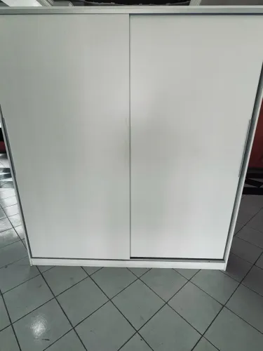 Armário de Marcenaria em MDF Branco com Portas de Correr