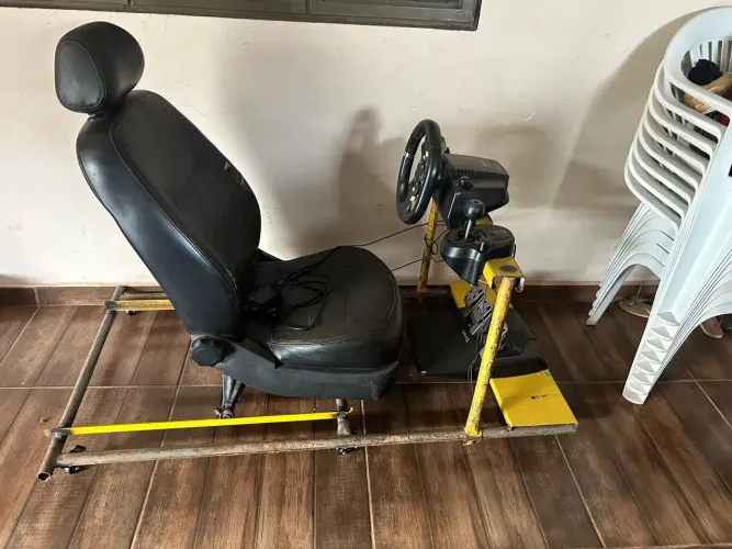 Volante Logitech G920, câmbio e cockpit incluso.