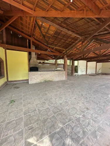 Chácara com Piscina e Vista para a Represa
